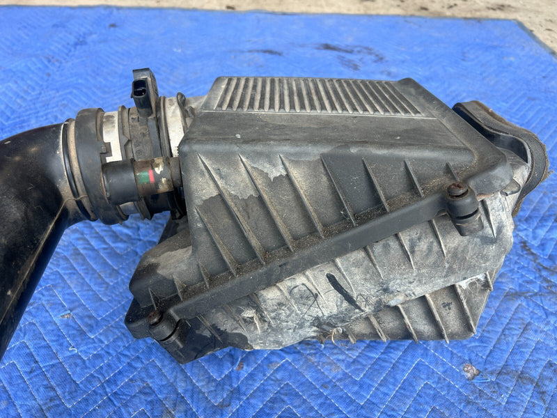1999-2002 Chevy Silverado GM Air Cleaner Box Housing Intake Tube MAF OEM #1832CN