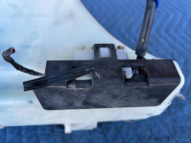 2000-2005 BMW 330xi 325xi E46 Windshield Washer Fluid Reservoir Tank OEM #4821EM