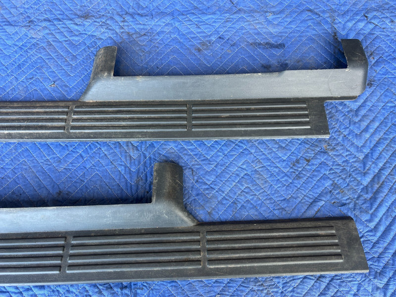 1999-2002 Chevy Silverado GM 1500 2500 RH & LH Sill Plate Entry Trim OEM #1830CN