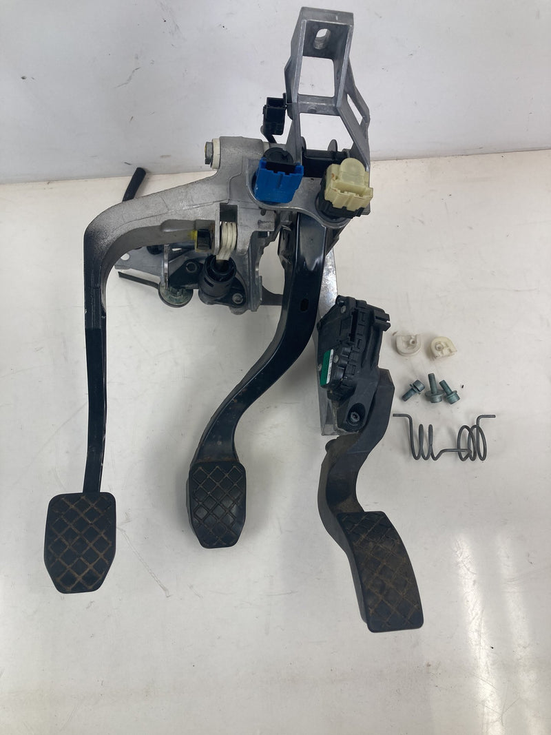 2001-2005 Volkswagen Passat Manual Clutch Pedal Assembly OEM #5505M