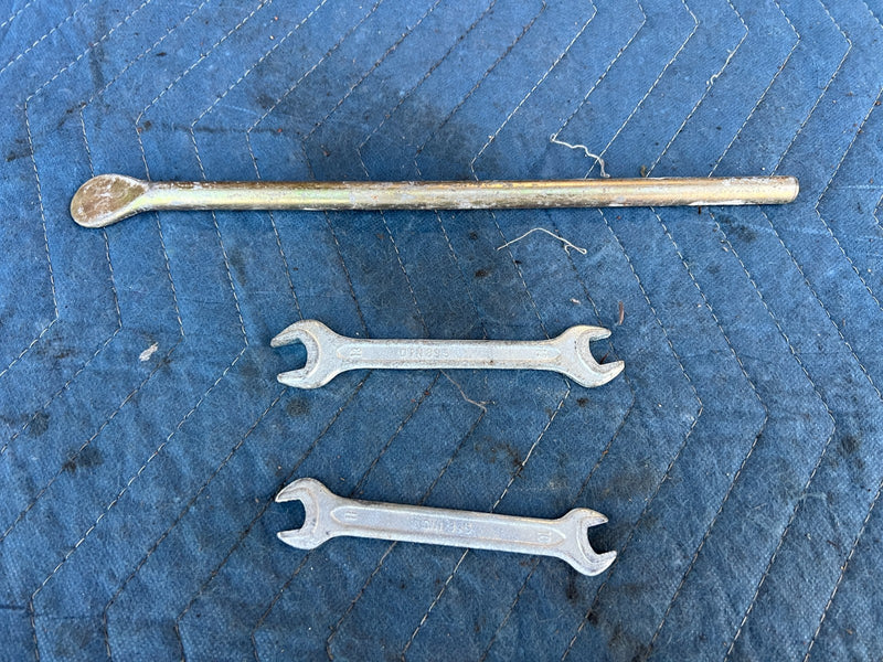 1986-1993 Volvo 240 244 Emergency Spare Tire Tool Kit w/ Glove OEM #4411EM
