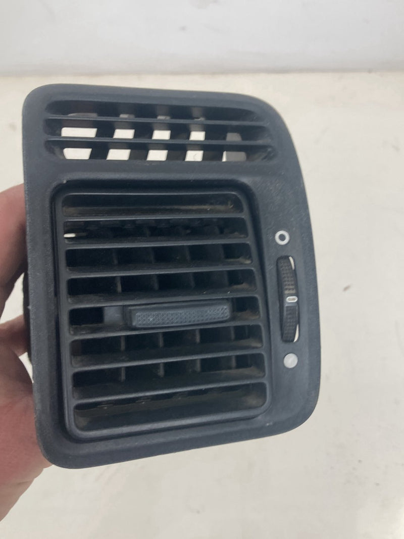 2002-2004 Honda CR-V RD2 Dash Air Vent Right 77630-S9A-00 OEM #5120M