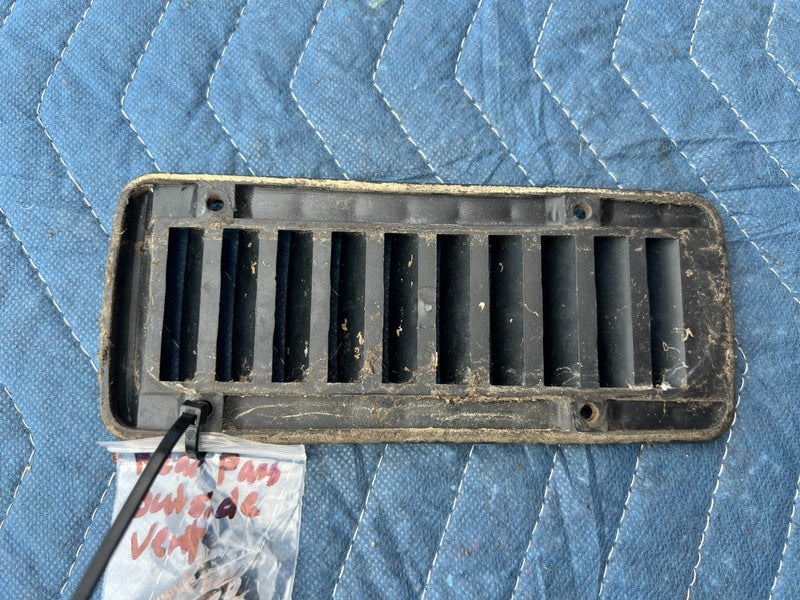1986-1993 Volvo 240 245 Wagon Rear Right RH Exterior Air Vent OEM #4057EM
