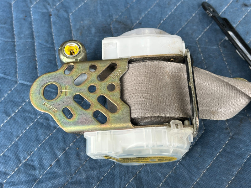 2002-2006  Toyota Camry LH Left Driver Front Seat Belt Assembly OEM #105DU