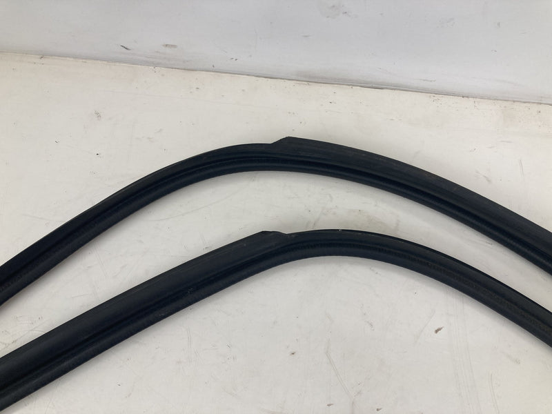 1995-1998 Chevrolet Silverado 2500 GMT400 Door Window Seal Upper OEM