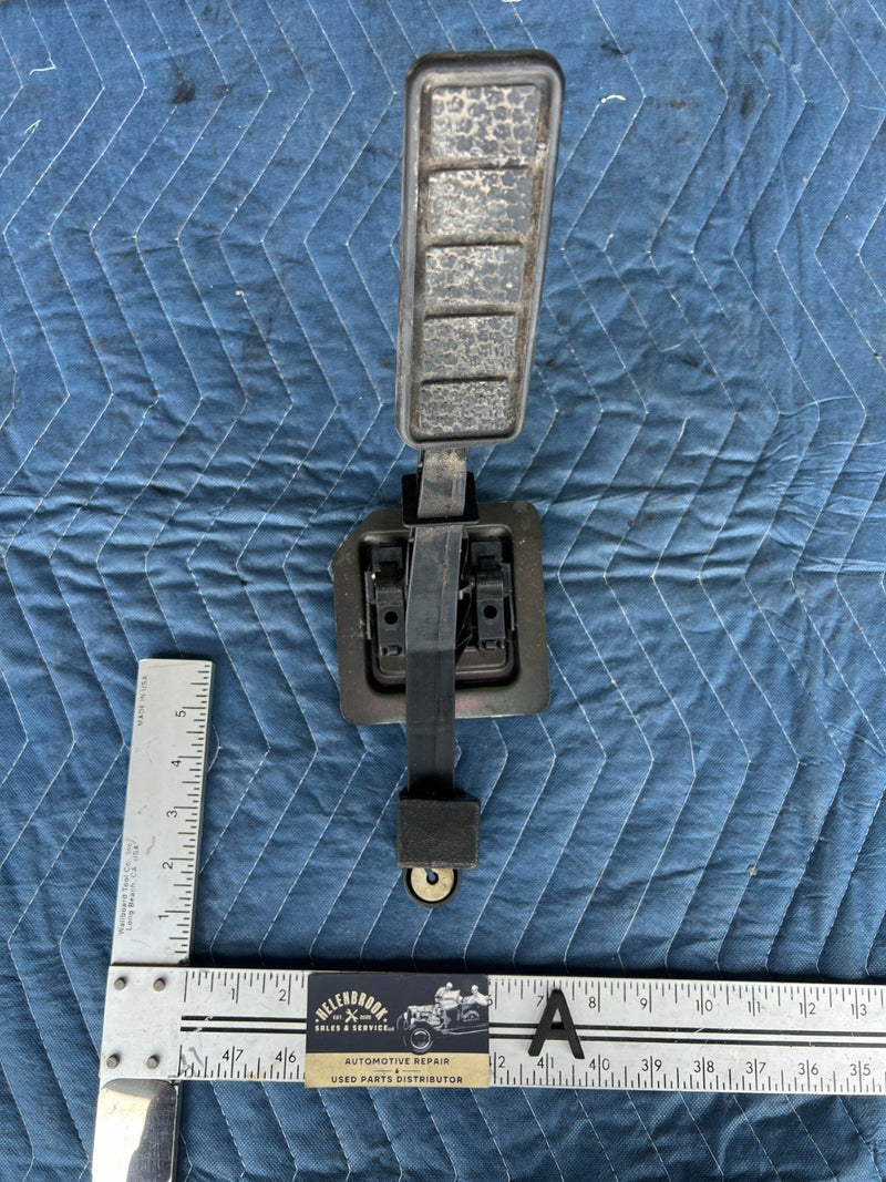 1989-1995 Volvo 740 940 Sedan Gas Pedal Throttle Accelerator Assembly OE #3658EM