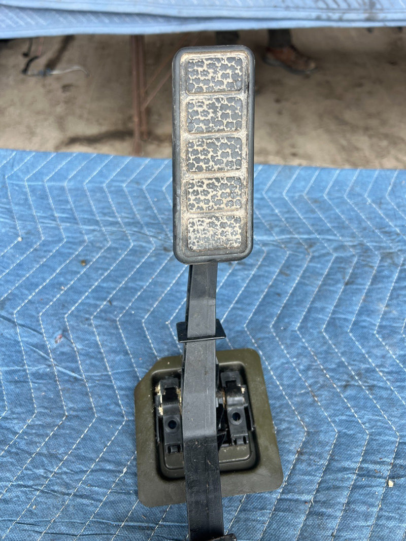 1992-1995 Volvo 940 740 Gas Pedal Assembly 3517124 Accelerator OEM #3250EM