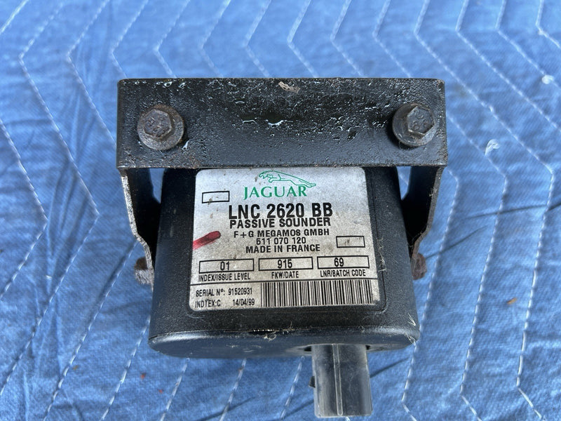 1998-2003 Jaguar XJR XJ8 X308 Alarm Sounder Security Siren LNC2620BB OEM #4689E