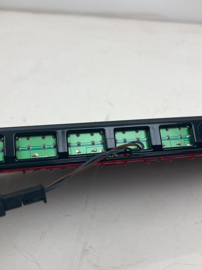 2009-2011 BMW 328i E90 Third Brake Light Center H089-508 OEM #4759M