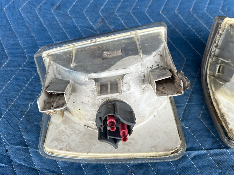 1992-1995 Volvo 940 740 Front Left & Right Turn Signal Light Pair OEM #3247EM