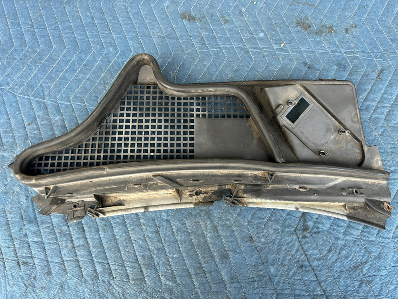1998-2003 Mercedes W210 E320 Windshield Wiper Cowl Cover Trim Screen OEM #4663EM