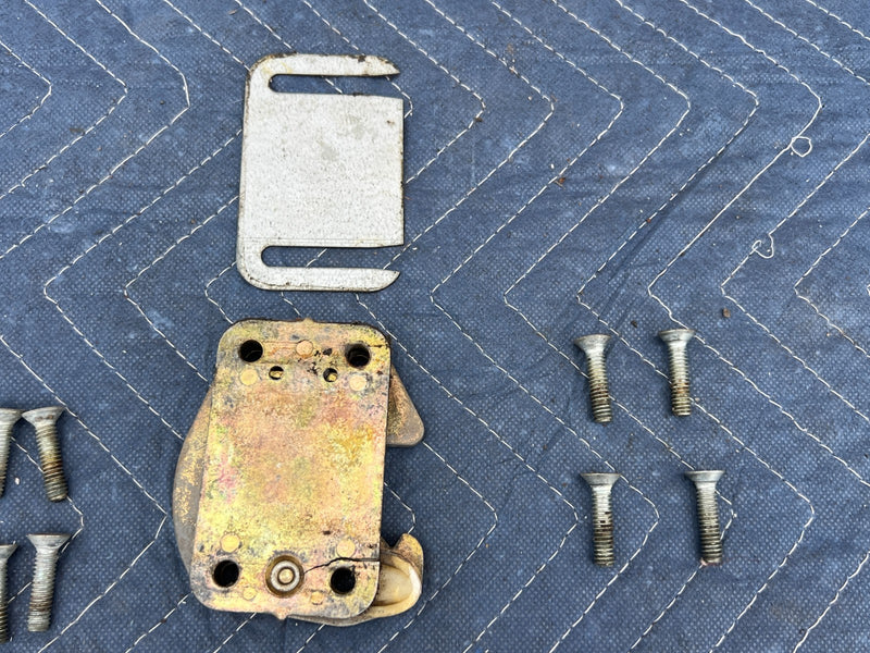 1967-1974 Volvo 140 142 144 145 Front Driver Left Door Latch Hardware OE #4876EM