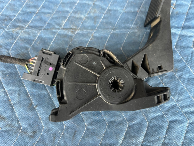 2012-2015 Chevy Cruze Gas Accelerator Pedal Assembly 13252702 OEM #2222CN