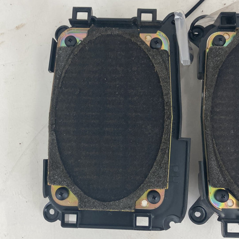 1995-1998 Chevrolet Silverado 2500 GMT400 Dash Speaker Set 16048215 OEM