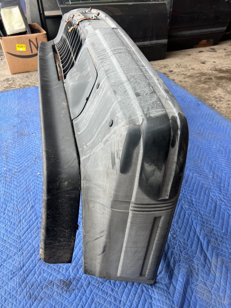 1989-1995 Volvo 740 940 Sedan Front Bumper Cover Trim Guard 1369626 OEM #3822EM