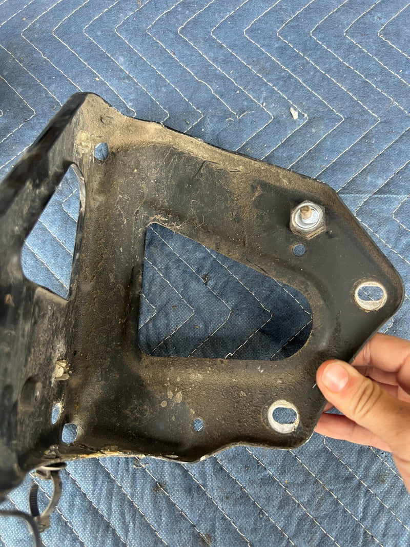 2005-2011 Audi A6 Front Left Right Bumper Bracket Pair 4F0 821 135B/6A OEM #61ZJ