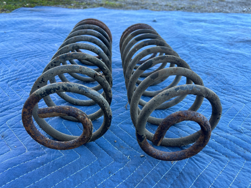 1986-1993 Volvo 240 244 Sedan Rear Coil Spring Pair Suspension L & R OEM #4280EM