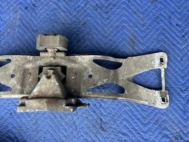 1998-2003 Jaguar XJR XJ8 X308 Rear Transmission Crossmember Support OEM #4774E