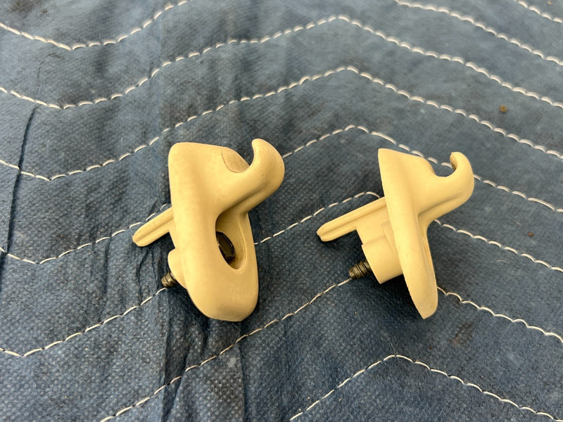 1992-1995 Volvo 940 740 Overhead Sun Visor Hook Retainer Clip Pair OEM #3203EM