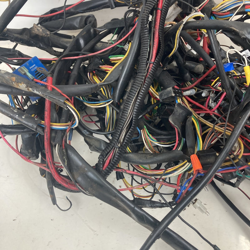 1981-1985 Volvo 240 245 Body Wiring Harness Relays Fuse OEM