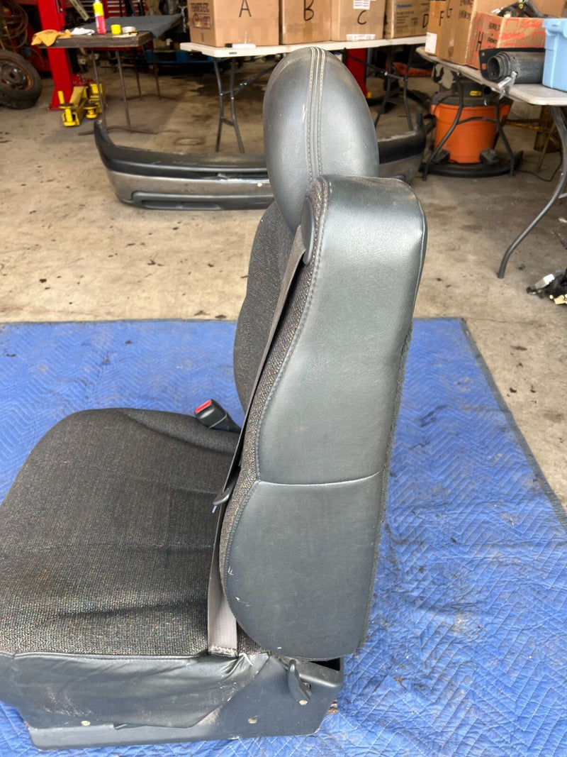 1999-2002 Chevy Silverado GM Driver Left Front Seat Bucket Seatbelt OEM #1853CN