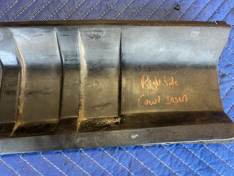 1984-1989 Volvo 740 760 Right & Left Windshield Wiper Cowl Insert OEM #1698EM