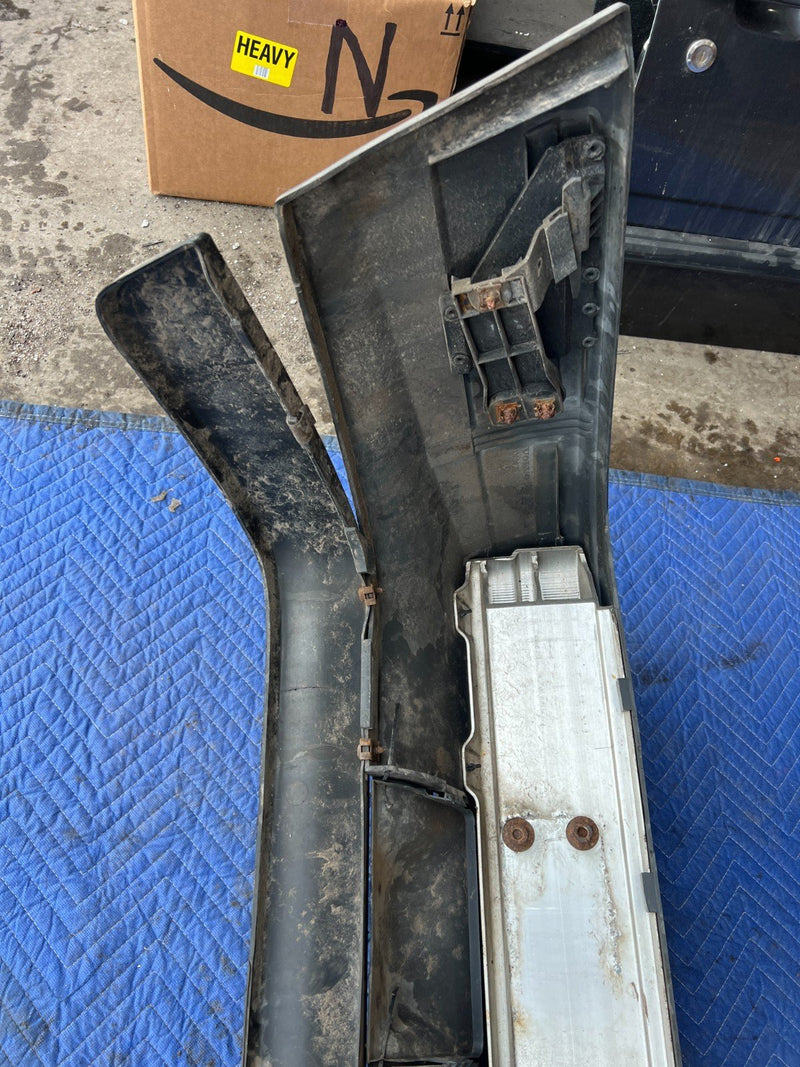 1989-1995 Volvo 740 940 Sedan Front Bumper Cover Trim Guard 1369626 OEM #3822EM