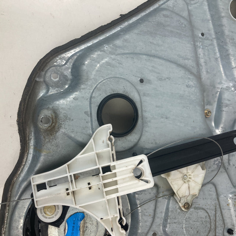 2001-2005 Volkswagen Passat Window Regulator Rear Right Motor OEM #5561M