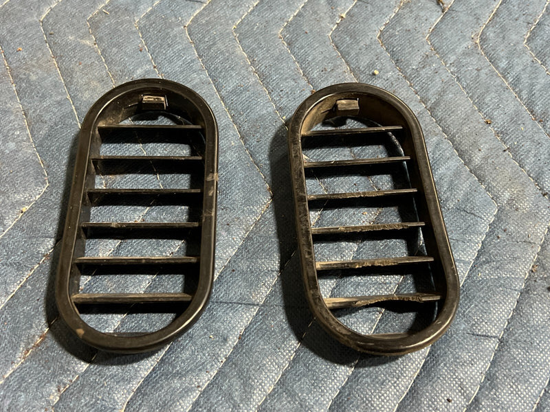 1983-1985 Porsche 944 Right & Left Door Cabin Air Vent Pair 477819175 OEM#2515EM