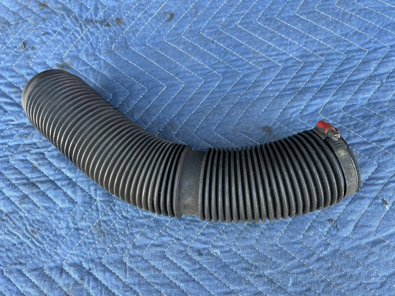 Volvo 240 - Air Intake Duct