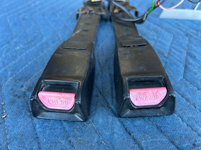 1986-1993 Volvo 240 244 245 Front Right & Left Seat Belt Buckle Set OEM #4360EM