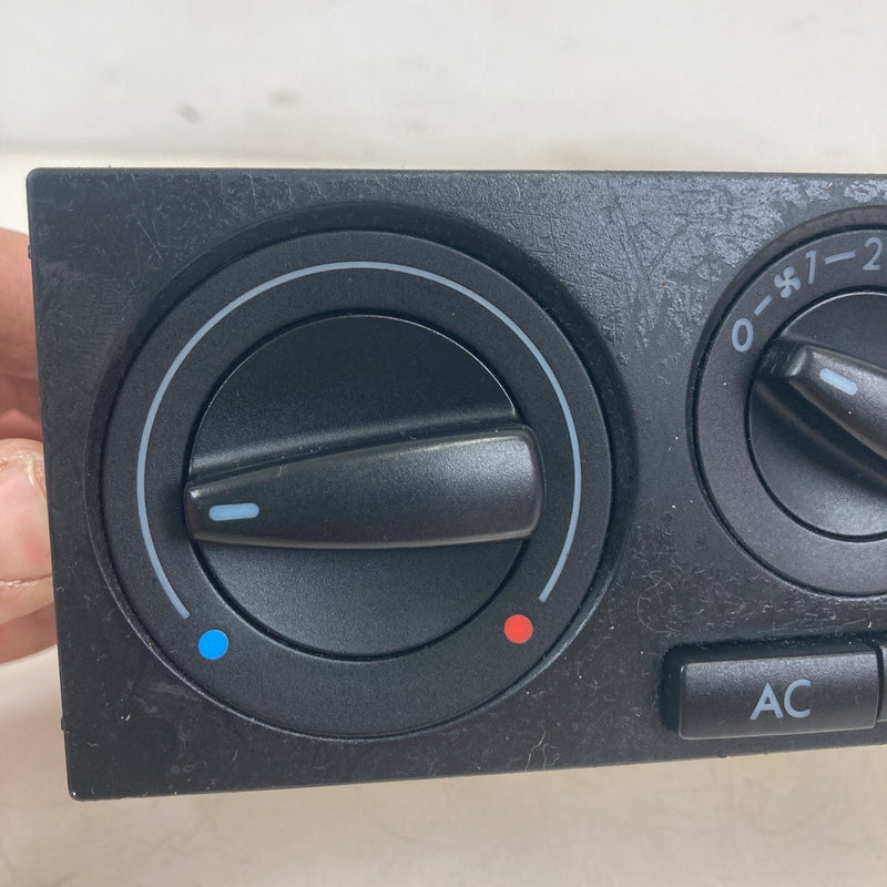 2001-2005 Volkswagen Passat HVAC Climate Control Switch OEM #5493M