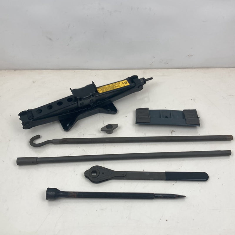 1996 Chevrolet Silverado GMT800 - Jack & Tool Kit
