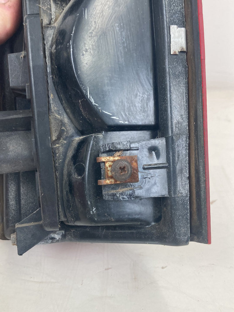 1995-1998 Chevrolet Silverado 2500 GMT400 Tail Light Left 16511566 OEM