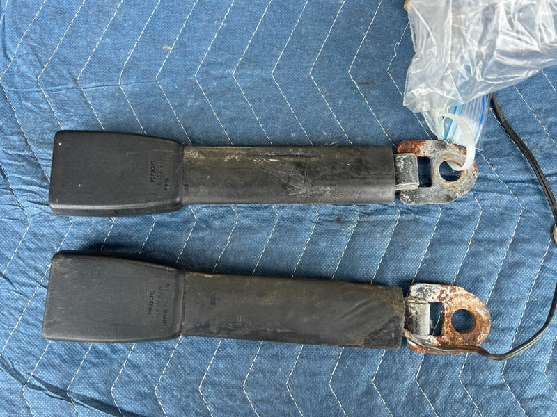 1983-1985 Porsche 944 Front Right & Left Seat Belt Receiver Buckle OEM #2527EM