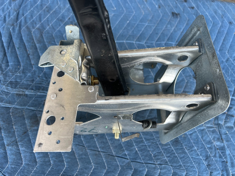 1989-1995 Volvo 740 940 Sedan Brake Pedal Lever Assembly w/ Bracket OEM #3722EM