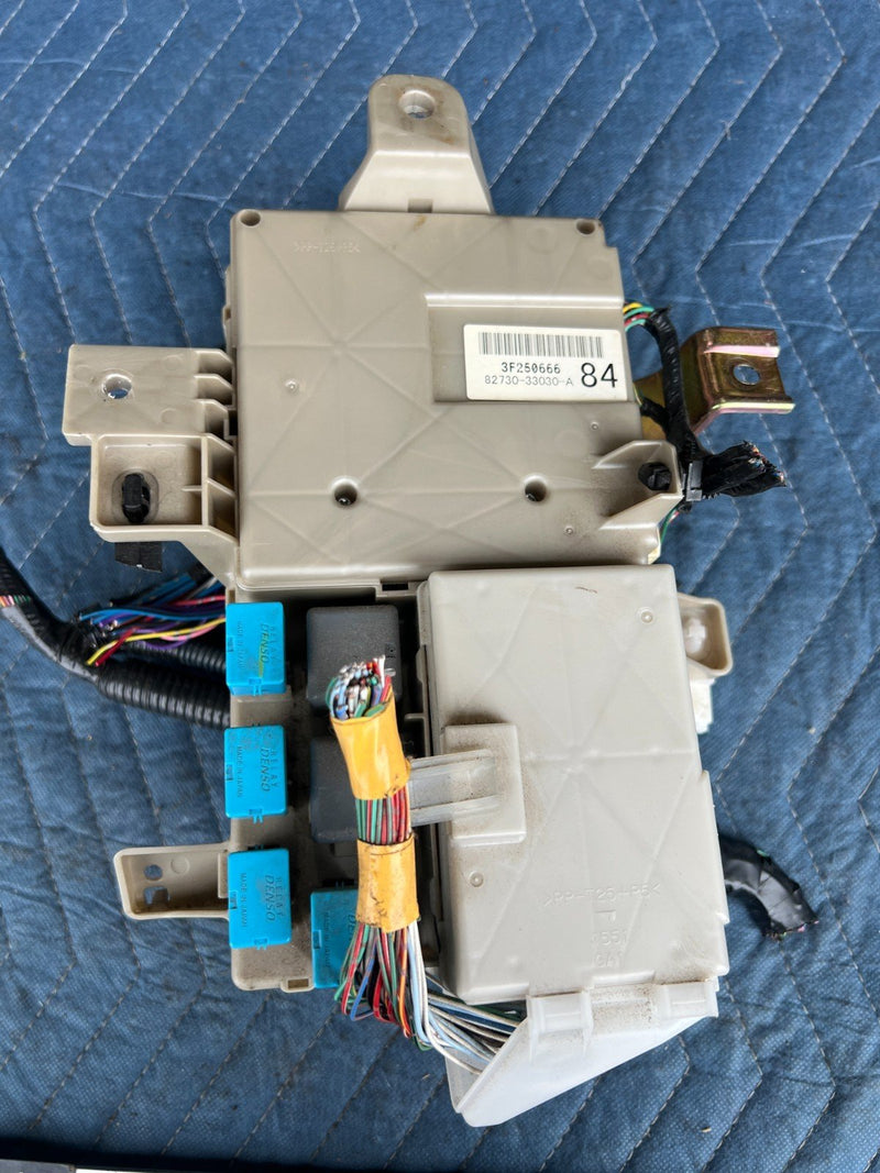 2002-2006  Toyota Camry Interior Cabin Fuse Junction Box  82730-33030 OEM #114DU