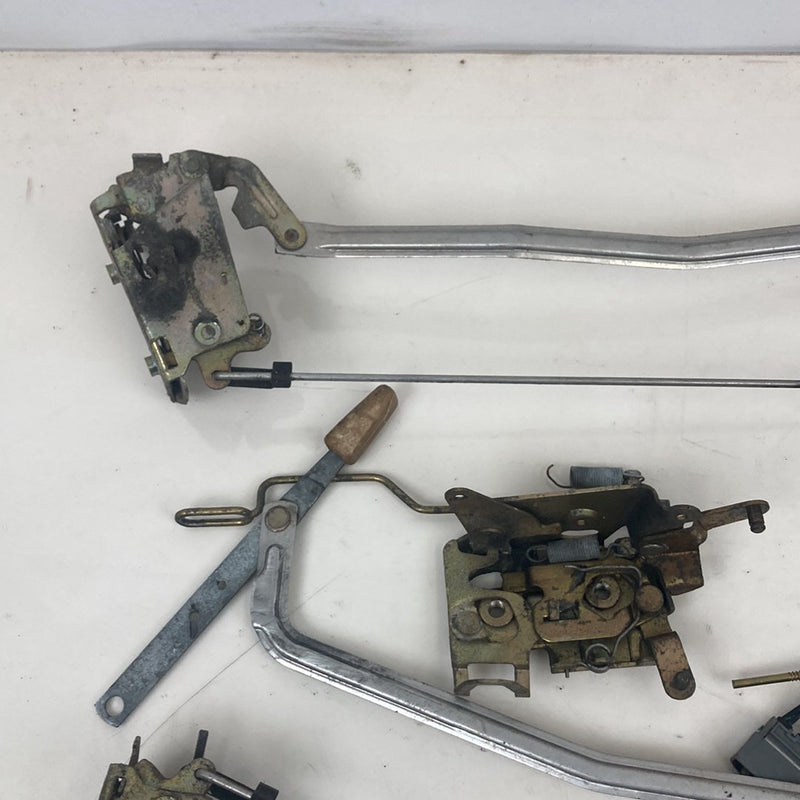 1986-1993 Volvo 240 244 Door Handle Linkage Latch Assembly 4 68254 OEM #4882M