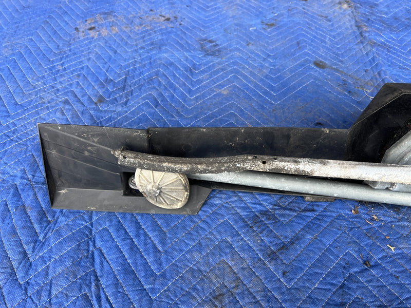 1992-1995 Volvo 940 740 Windshield Wiper Transmission 3518120 OEM #3261EM