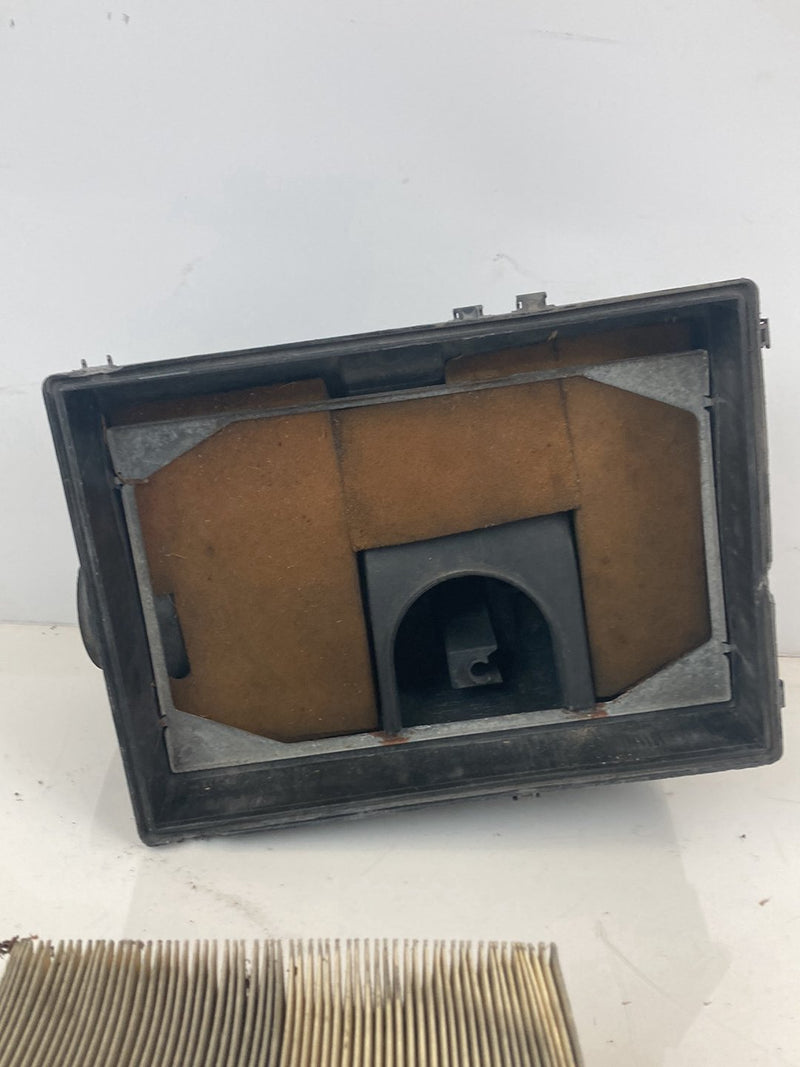 1992 Volvo 940 944 - Air Filter Box PN: 3531829
