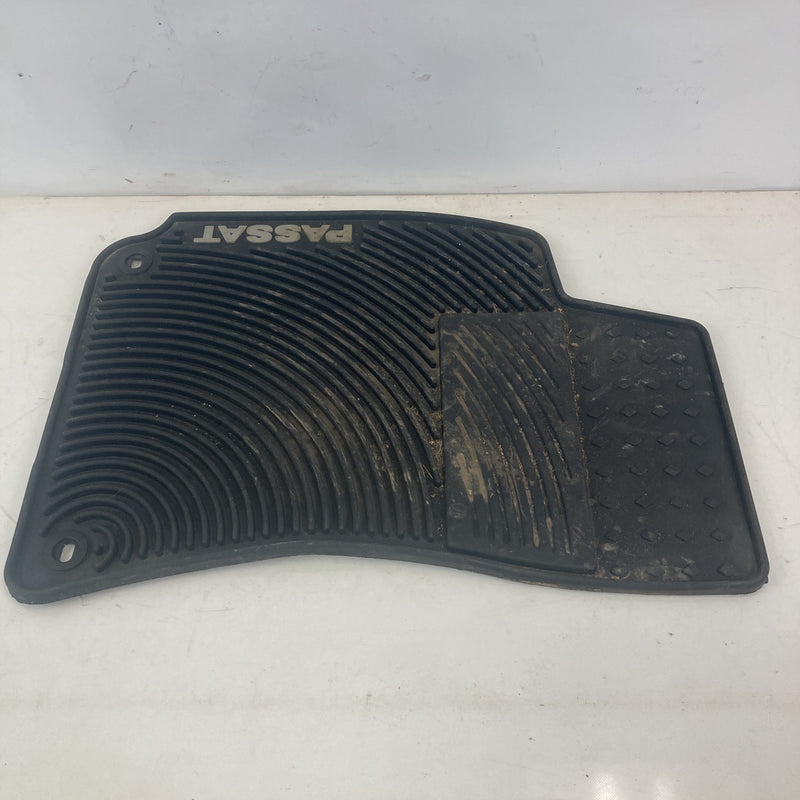 2001-2005 Volkswagen Passat Floor Mat Set Factory OEM #5564M
