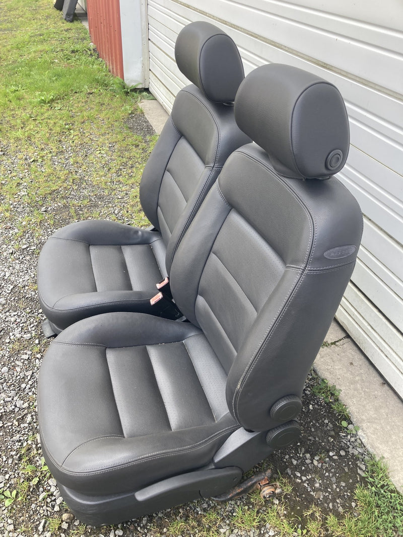 2001-2005 Volkswagen Passat Seat Front Pair Left Right Black OEM #5530M