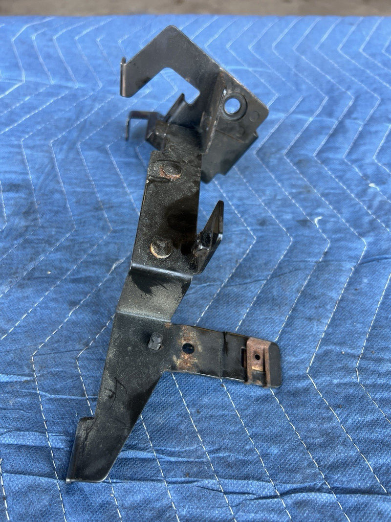 1998-2003 Jaguar XJR XJ8 X308 Engine Bay Support Bracket OEM #4807E