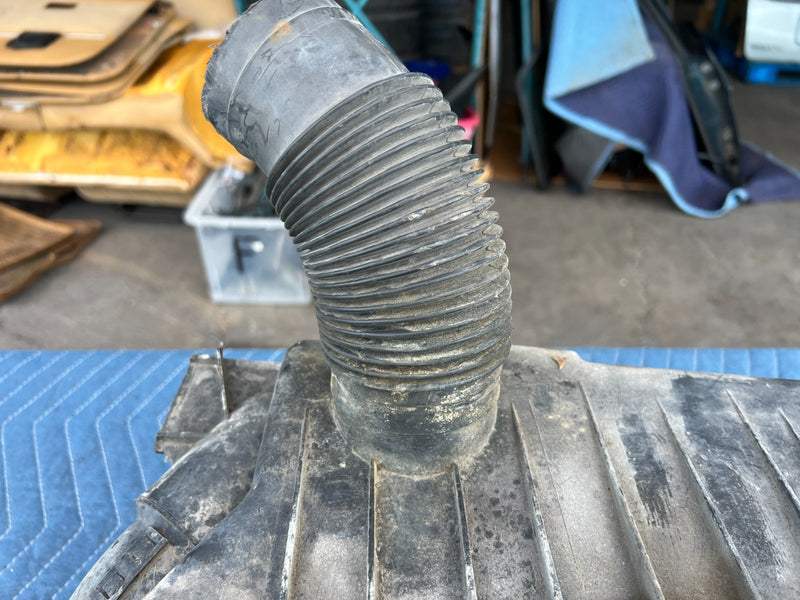 1986-1993 Volvo 240 244 Sedan Air Intake Cleaner Assembly 1266791 OEM #4245EM