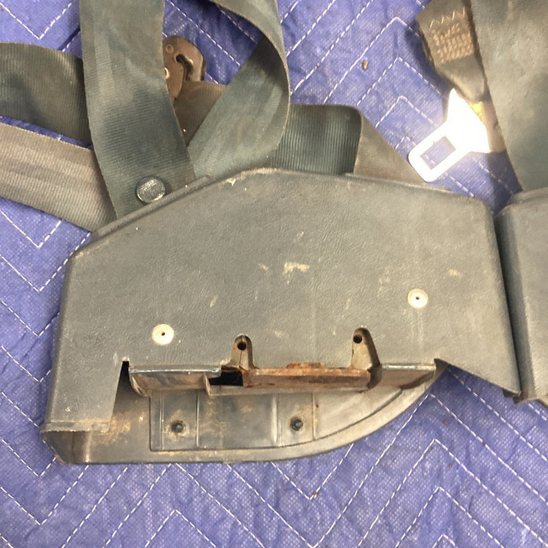 1988-1998 Chevy Silverado 1500 Front Center Seat Belt Retractor Set OEM #3615M