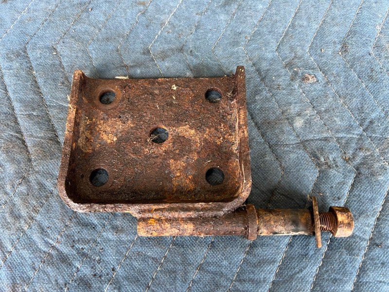 1985-1988 Suzuki Samurai SJ413 U Bolt Plate U Bolt Plate Set Pair Left Right OEM