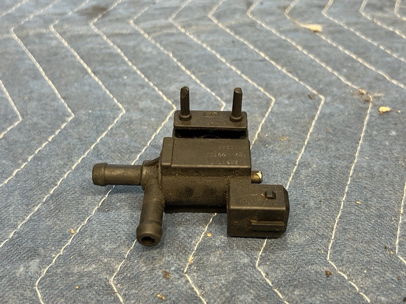 1998-2000 Volvo V70R V70 S70 Vacuum Purge Vapor Valve Pierburg 9125243 OE #4113E