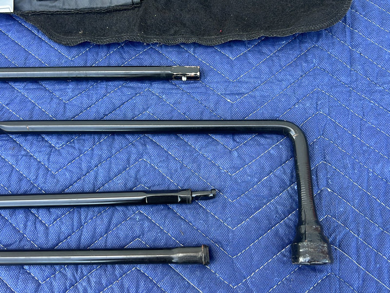Chevrolet Silverado - Jack & Tool Kit PN: 15056793