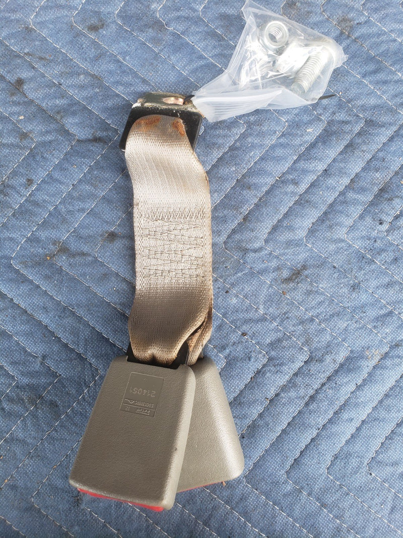 2000-2005 Chevy Impala Rear LH RH Center Seat Belt Retractor Set OEM #2154CN