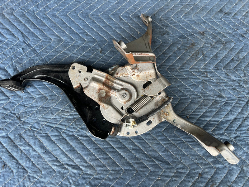 2008-2010 Nissan Rogue Emergency Brake Parking Pedal Assembly OEM #2069CN